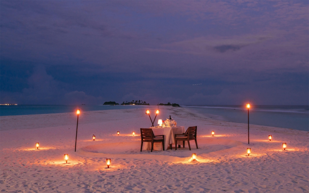 honeymoon-private-beach-dinner-maldives-gallery