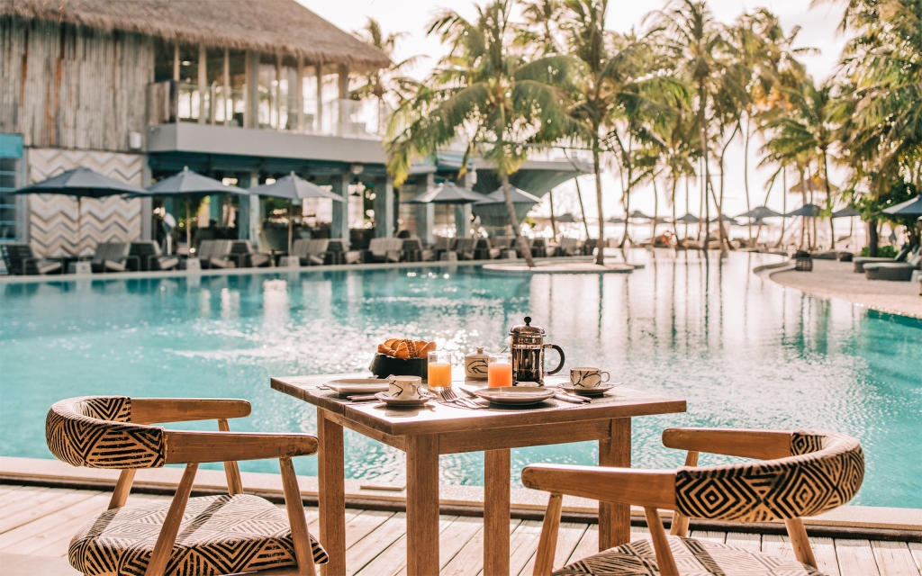 maldives-breakfast-pool-gallery