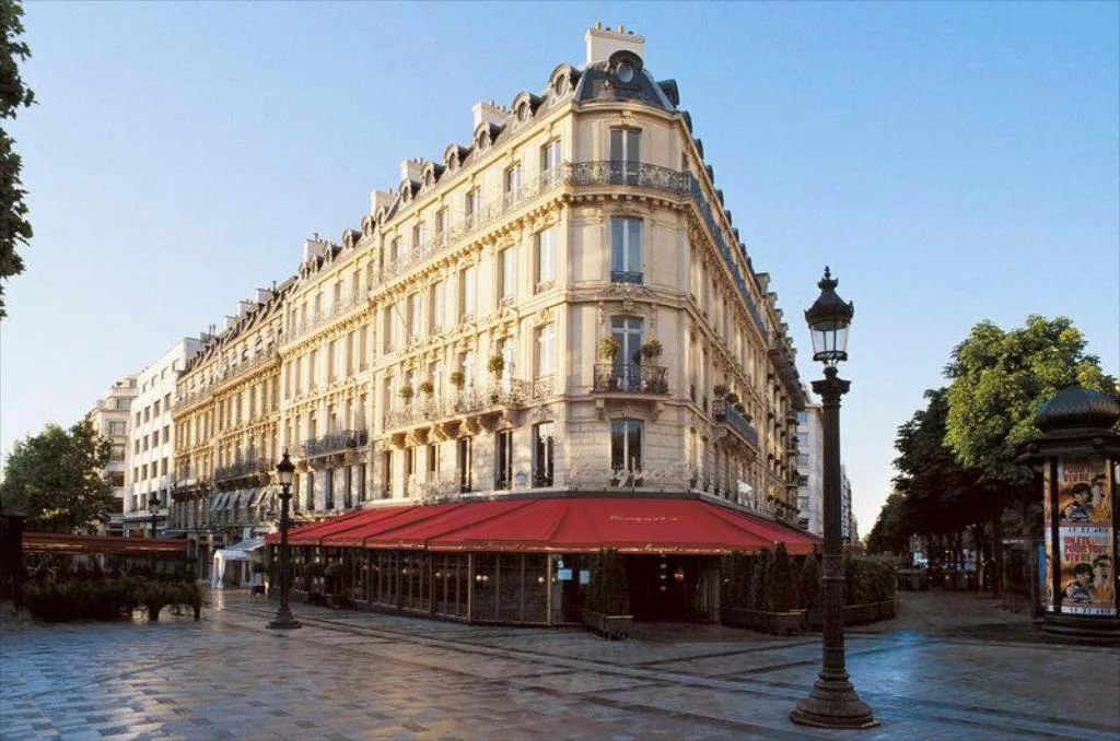 Luxury Hotel Barriere Le Fouquet’s Paris